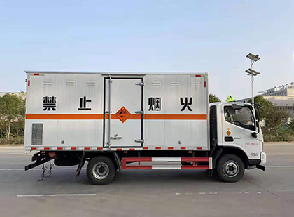 三角镇爆破器材运输车