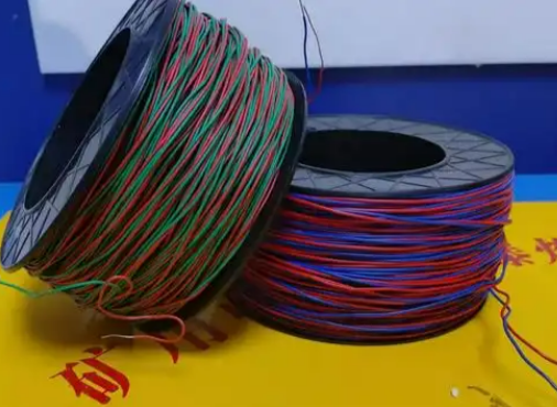 三角镇放炮线的主要材质有哪些？不同材质的适用场景有何区别？