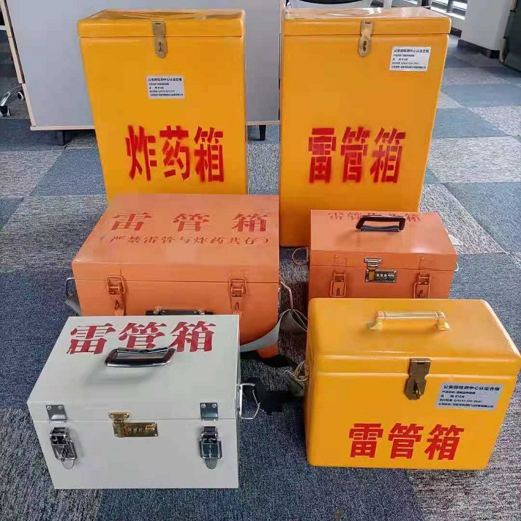 三角镇雷管炸药箱常用材质解析：安全与适配性的双重考量