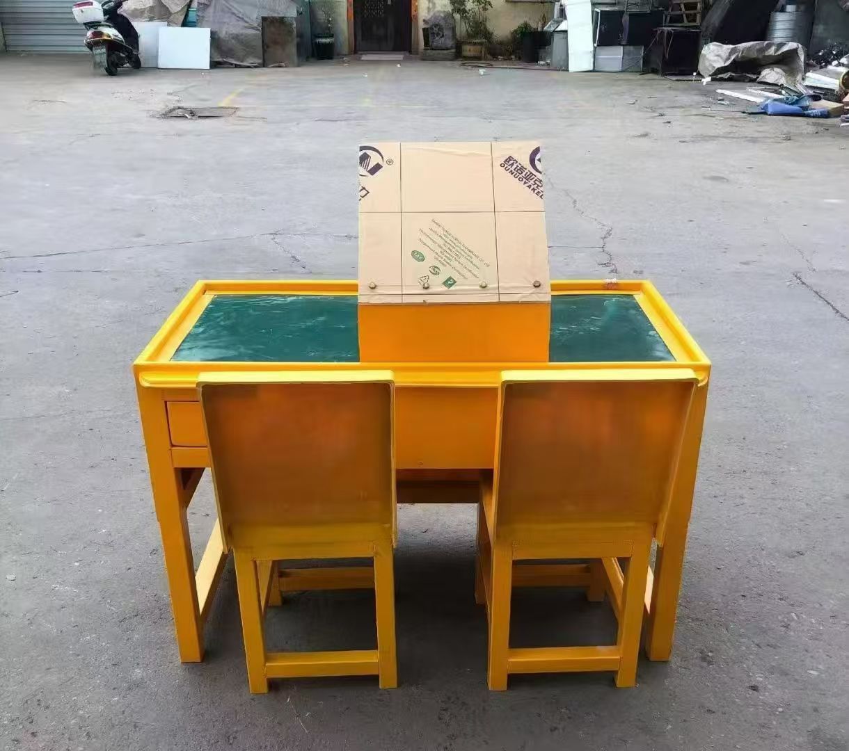 三角镇防静电导通桌井下煤矿火工品发放桌：危险品流转的安全守护者